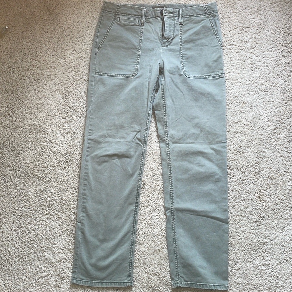 PALE GREEN Cargo Pants
Slim fit Straight leg
SIZE:2